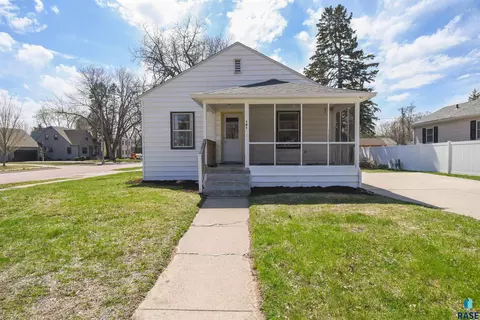 101 W 27th St, Sioux Falls, SD 57105