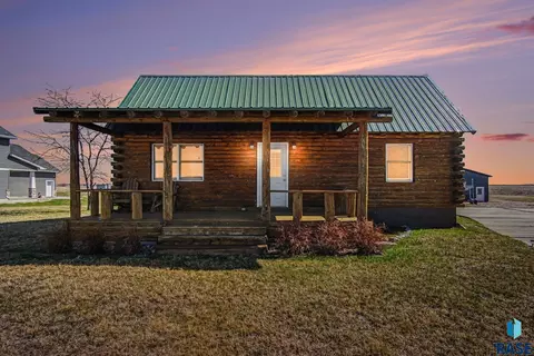 21251 Vantage Point Rd, Lake Preston, SD 57249