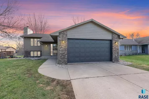 4704 S Nathan Ave, Sioux Falls, SD 57103