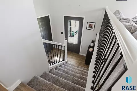 5401 S Carrick Ave, Sioux Falls, SD 57106 photo 3