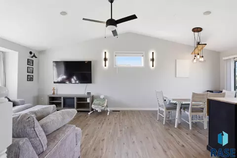 5401 S Carrick Ave, Sioux Falls, SD 57106 photo 6