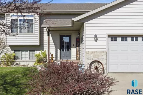 5401 S Carrick Ave, Sioux Falls, SD 57106 photo 2