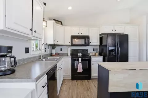 5401 S Carrick Ave, Sioux Falls, SD 57106 photo 10