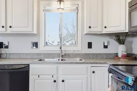 5401 S Carrick Ave, Sioux Falls, SD 57106 photo 11