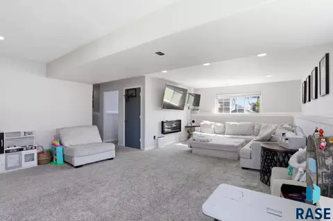 5401 S Carrick Ave, Sioux Falls, SD 57106 photo 18