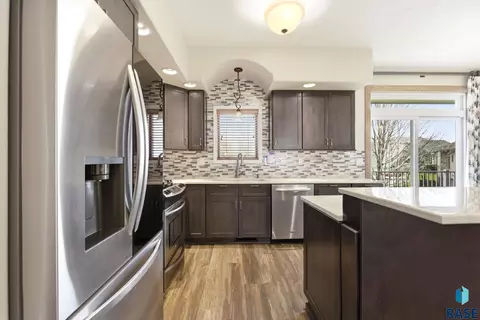 Kitchen - 1500 E Birch St, Brandon, SD 57005 photo 4 of 5
