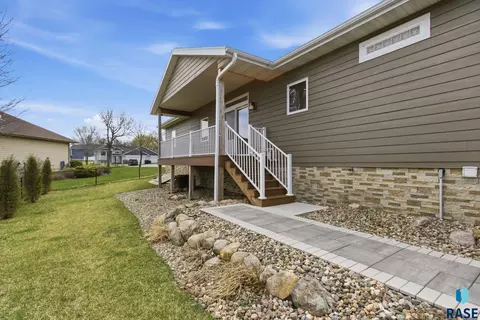 Exterior - 1500 E Birch St, Brandon, SD 57005 photo 5 of 9