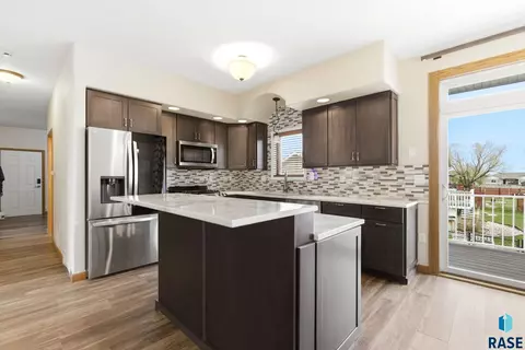 Kitchen - 1500 E Birch St, Brandon, SD 57005 photo 3 of 5