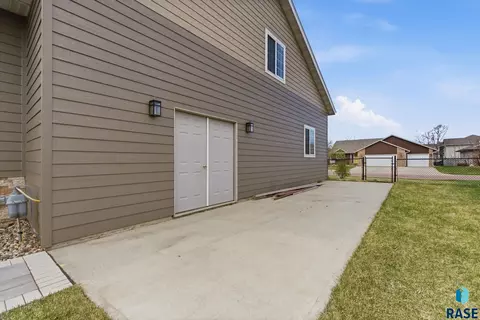 Exterior - 1500 E Birch St, Brandon, SD 57005 photo 8 of 9