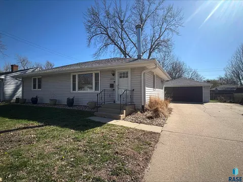 3112 S 5th Ave, Sioux Falls, SD 57105
