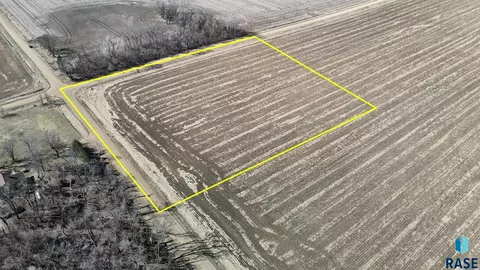 295 Th St, Beresford, SD 57004 photo 3