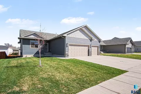 9016 W 24th St, Sioux Falls, SD 57106