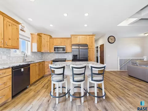 Kitchen - 117 E Birchwood Dr, Brandon, SD 57005 photo 3 of 8