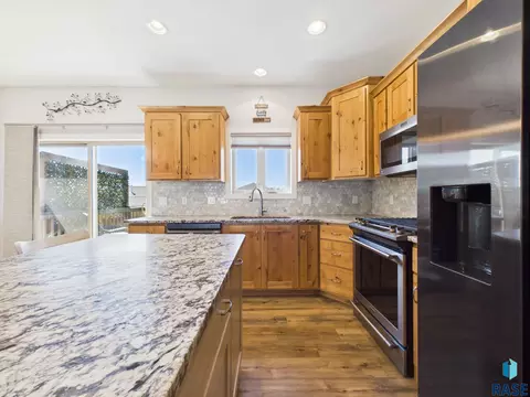 Kitchen - 117 E Birchwood Dr, Brandon, SD 57005 photo 5 of 8