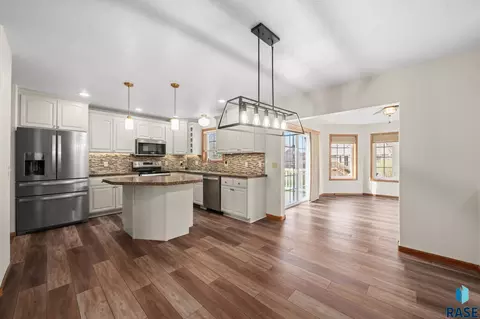 716 W Laquinta St, Sioux Falls, SD 57108