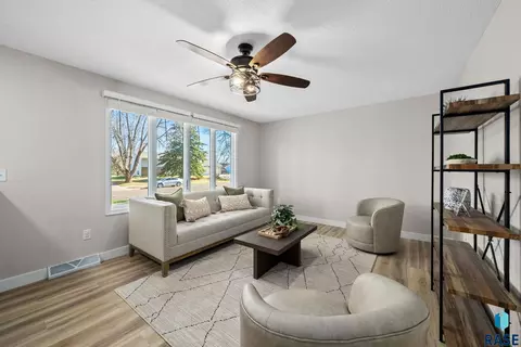 215 N Joseph Ave, Tea, SD 57064 photo 3