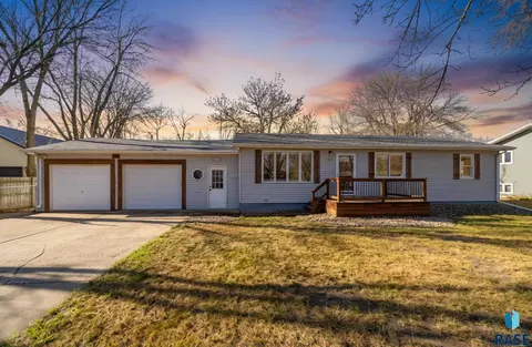 215 N Joseph Ave, Tea, SD 57064