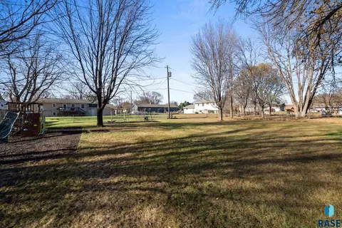 215 N Joseph Ave, Tea, SD 57064 photo 37
