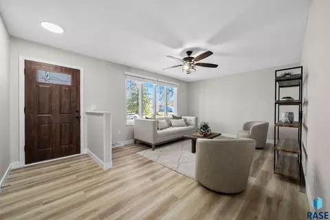 215 N Joseph Ave, Tea, SD 57064 photo 2