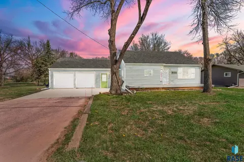 500 E Willow St, Harrisburg, SD 57032