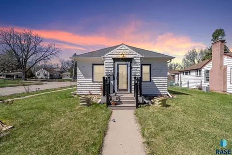 1737 S 7th Ave, Sioux Falls, SD 57105