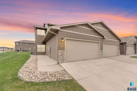 5839 S Bounty Pl, Sioux Falls, SD 57108