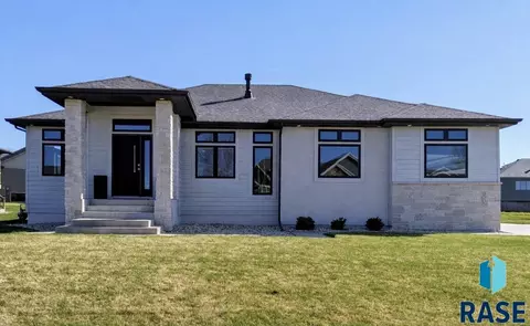 9005 W Dragonfly Dr, Sioux Falls, SD 57107