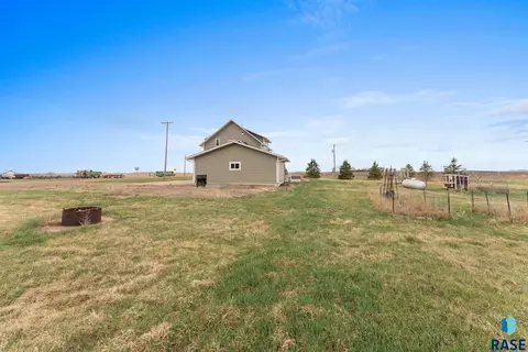 Exterior - 24727 438th Ave, Salem, SD 57058 photo 2 of 3