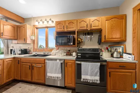 Kitchen - 24727 438th Ave, Salem, SD 57058 photo 3 of 4