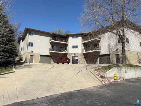 1536 S Southeastern Ave #203, Sioux Falls, SD 57103