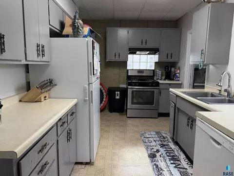 208 E Washington St, Marion, SD 57043 photo 5