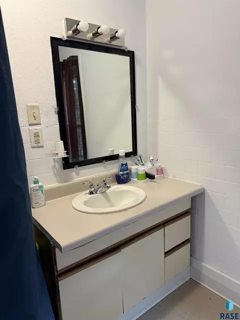 208 E Washington St, Marion, SD 57043 photo 27