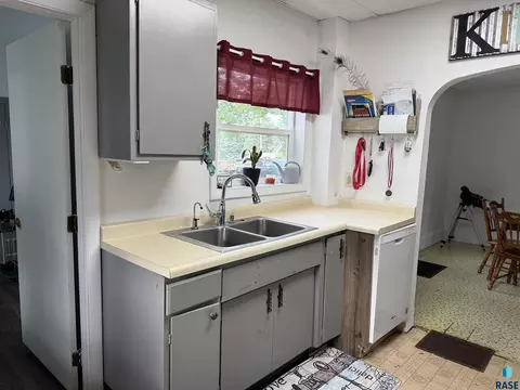 208 E Washington St, Marion, SD 57043 photo 7