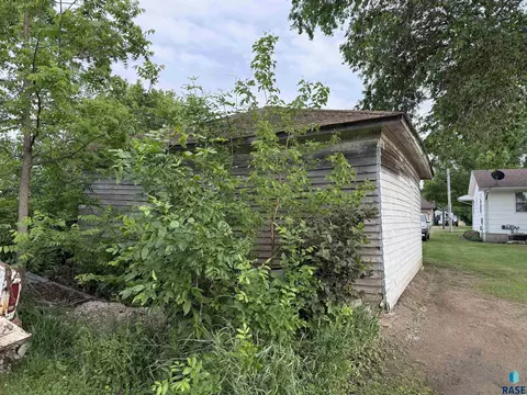 208 E Washington St, Marion, SD 57043 photo 42