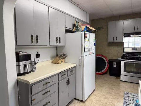 208 E Washington St, Marion, SD 57043 photo 6