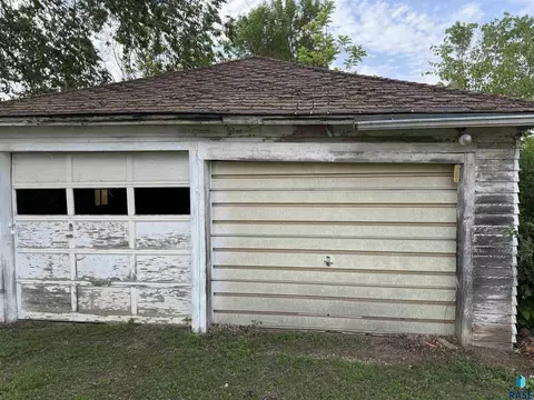 208 E Washington St, Marion, SD 57043 photo 39