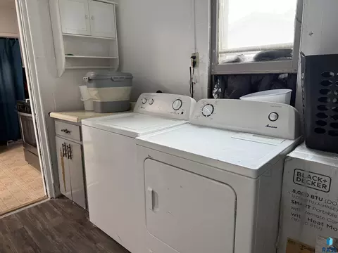 208 E Washington St, Marion, SD 57043 photo 3