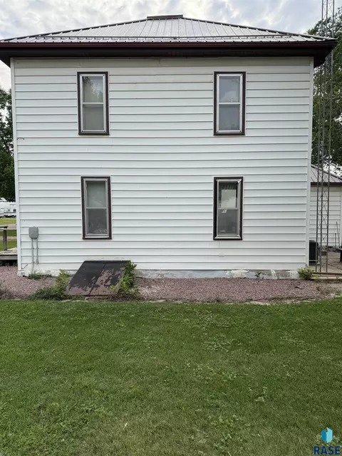 208 E Washington St, Marion, SD 57043 photo 36