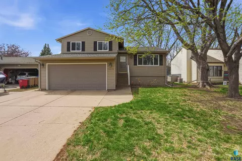 1817 S Berkshire Blvd, Sioux Falls, SD 57106