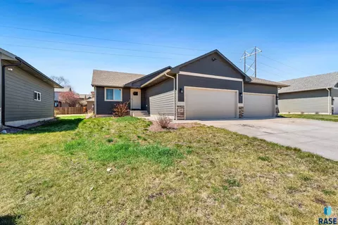 709 N Anthem Dr, Sioux Falls, SD 57110