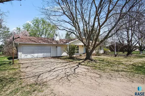 Exterior - 4210 Hermans Loop, Yankton, SD 57078 photo 3 of 6