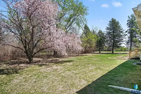 Exterior - 4210 Hermans Loop, Yankton, SD 57078 photo 4 of 6