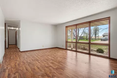 Living - 4210 Hermans Loop, Yankton, SD 57078 photo 2 of 3
