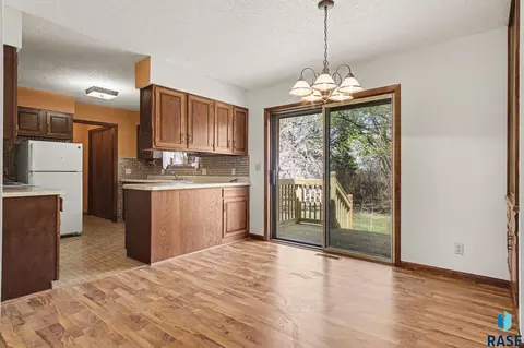 Dining - 4210 Hermans Loop, Yankton, SD 57078 photo 2 of 2