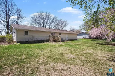 Exterior - 4210 Hermans Loop, Yankton, SD 57078 photo 6 of 6