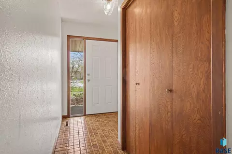 Entry Way - 4210 Hermans Loop, Yankton, SD 57078 photo 1 of 1