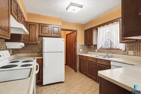 Kitchen - 4210 Hermans Loop, Yankton, SD 57078 photo 1 of 2