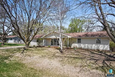 Exterior - 4210 Hermans Loop, Yankton, SD 57078 photo 2 of 6