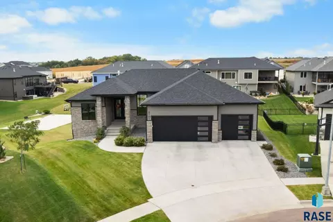 6701 E Spitfire Cir, Sioux Falls, SD 57110
