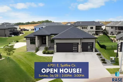 6701 E Spitfire Cir, Sioux Falls, SD 57110